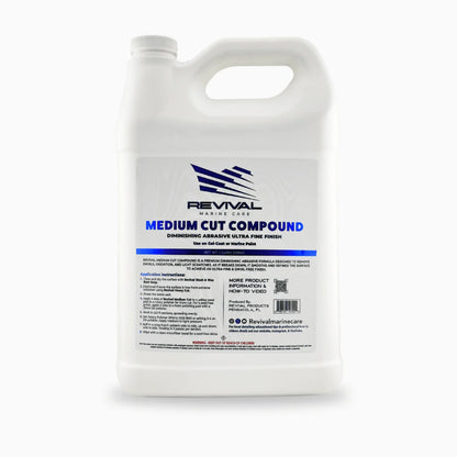 Revival Medium Cut Compound puliendo el casco de una embarcación con pulidora